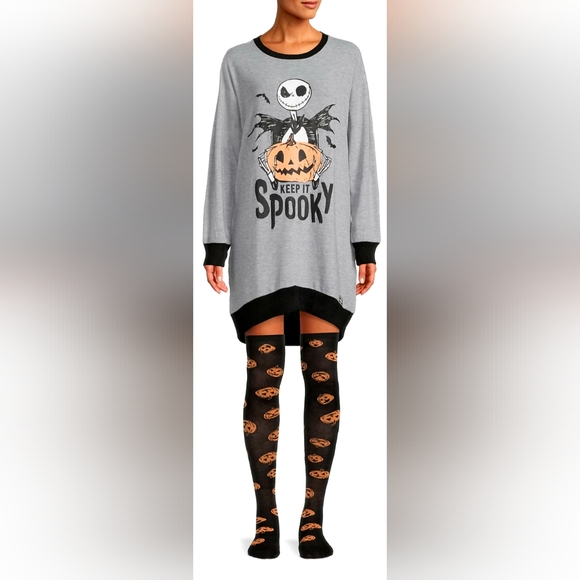 💀Nightmare Before Christmas🎄🎄Sleepshirt with Socks🎄NWT - Picture 2 of 5